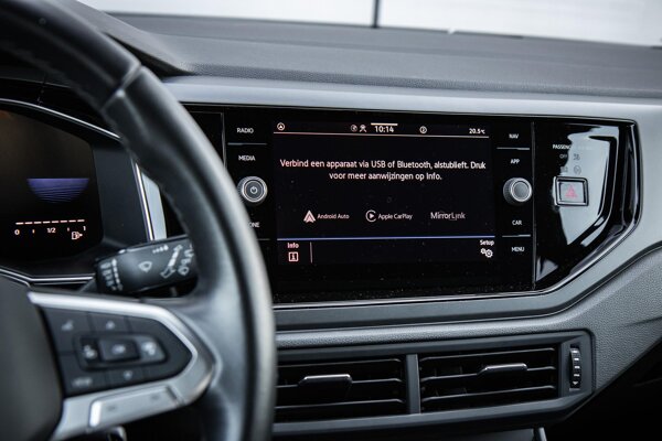 Apple Carplay/Android Auto Apple Carplay/Android Auto
