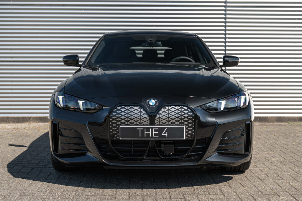 BMW i4 11