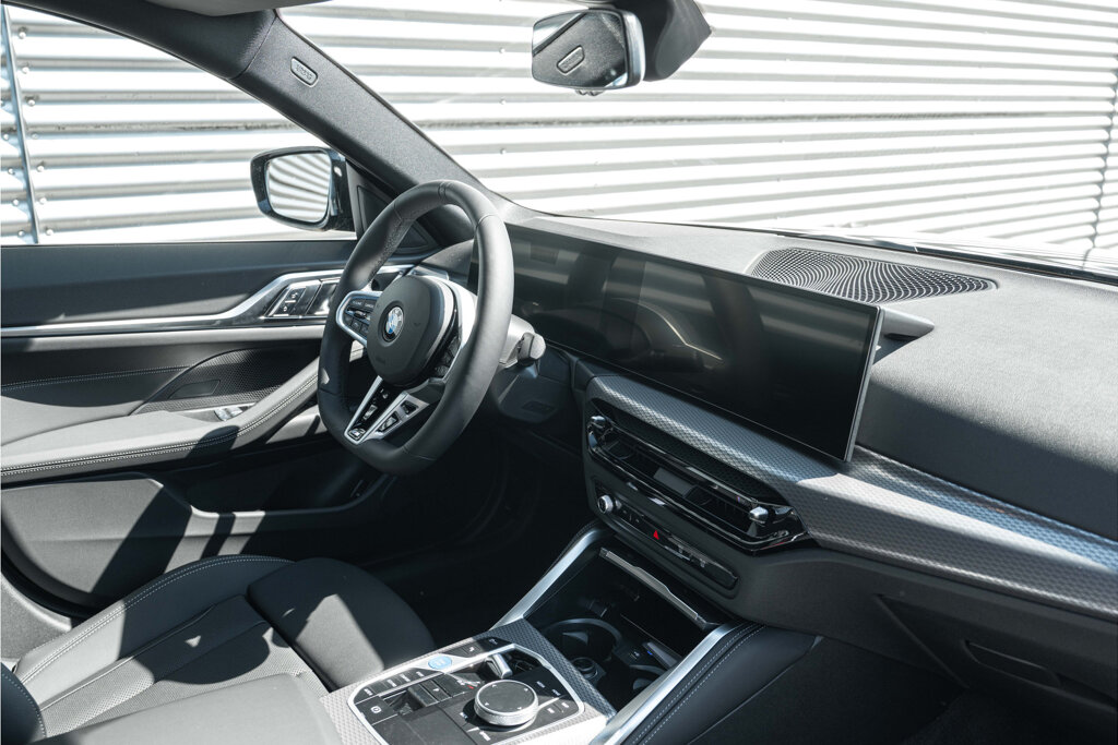 BMW i4 12