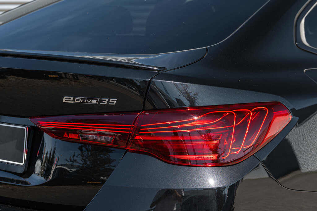 BMW i4 14
