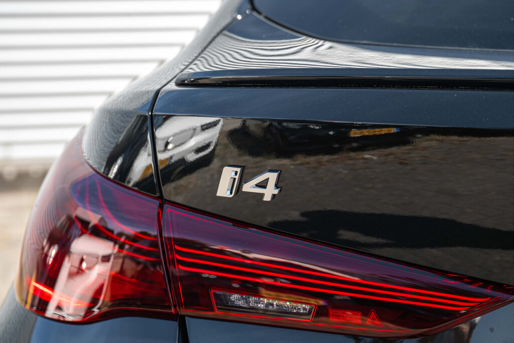 BMW i4 16