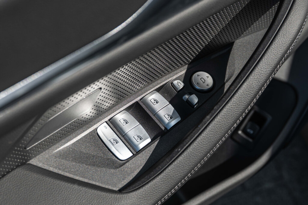 BMW i4 18