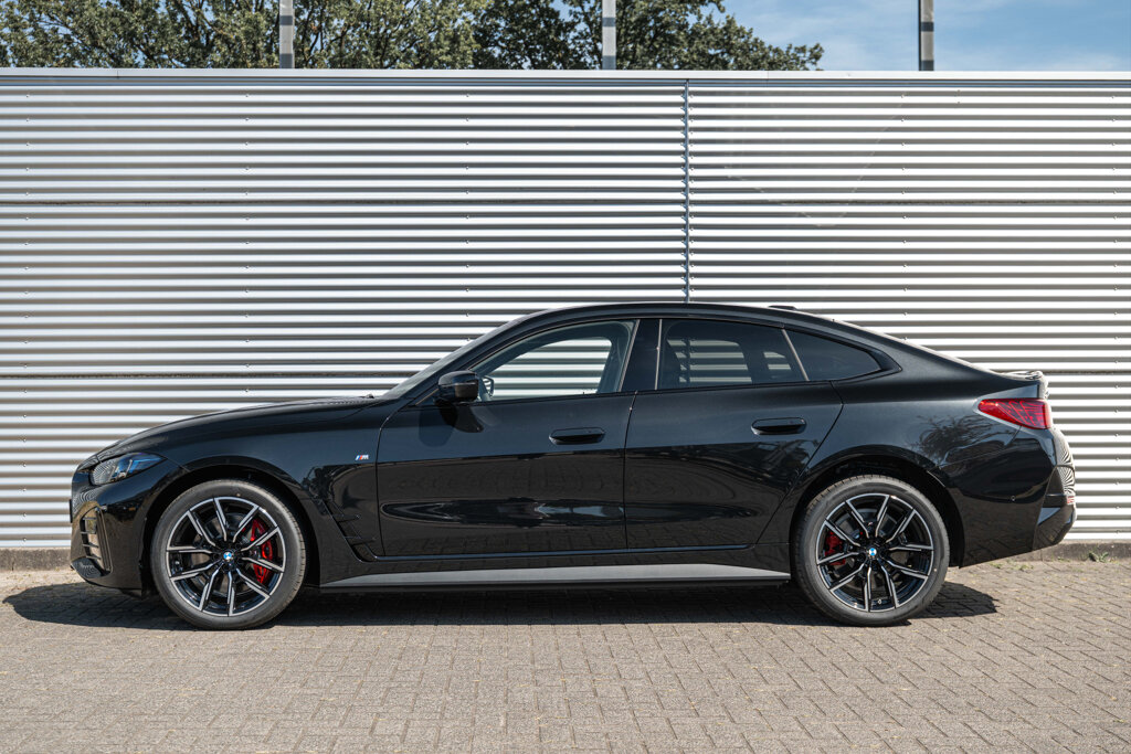 BMW i4 27