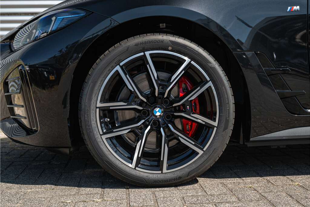 BMW i4 28