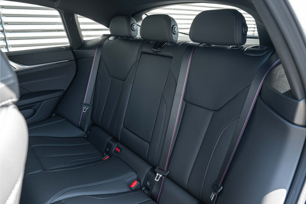 BMW i4 31