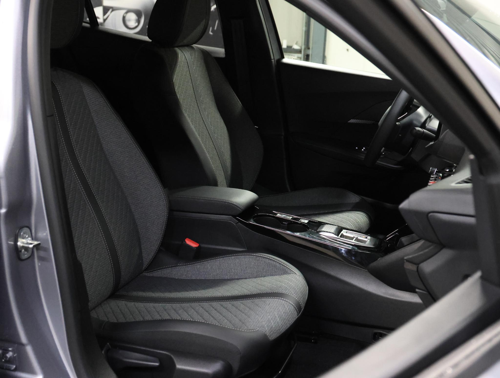Peugeot e-2008