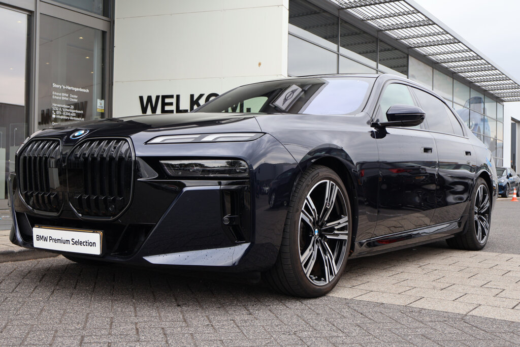 BMW i7 5