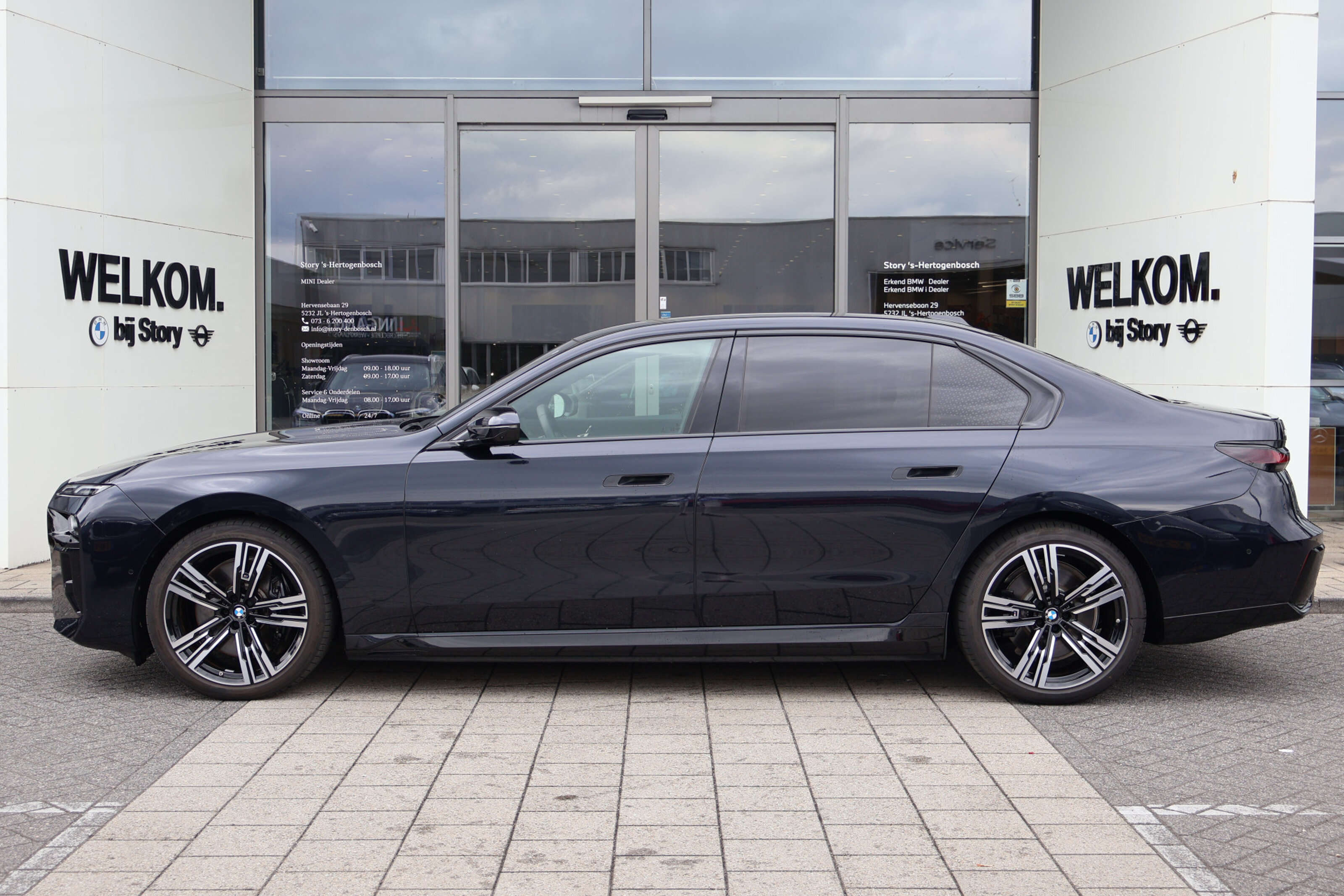 BMW i7 7