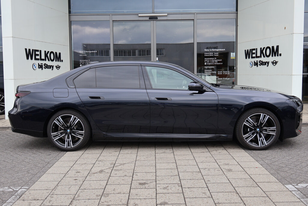 BMW i7 10