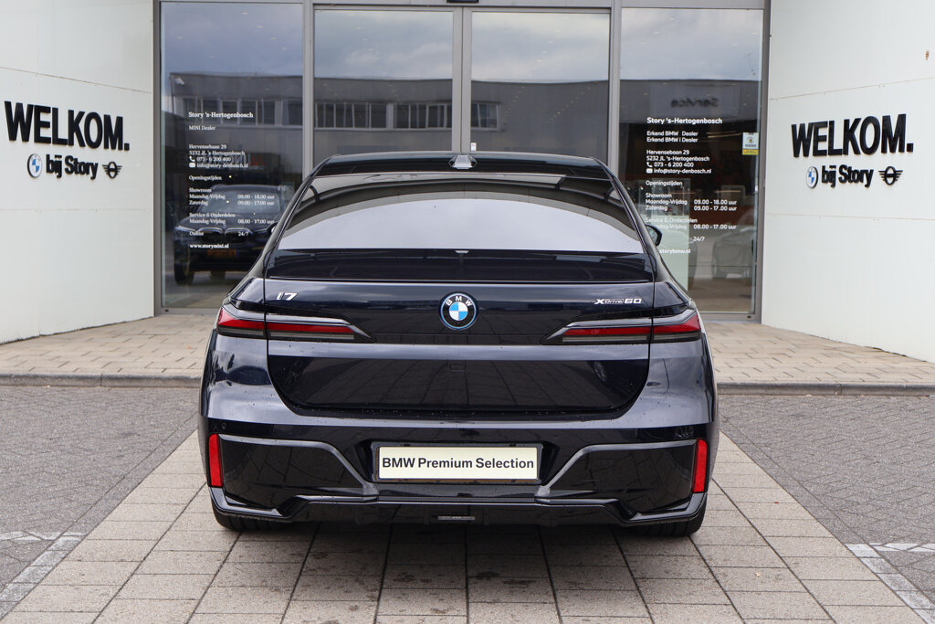 BMW i7 11