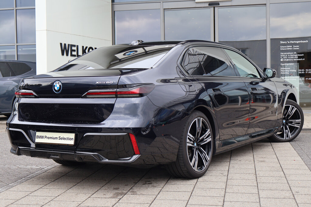BMW i7 12