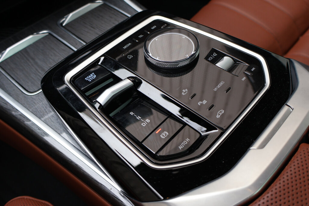 BMW i7 14