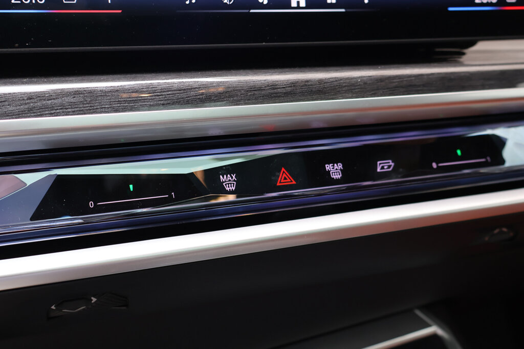 BMW i7 27
