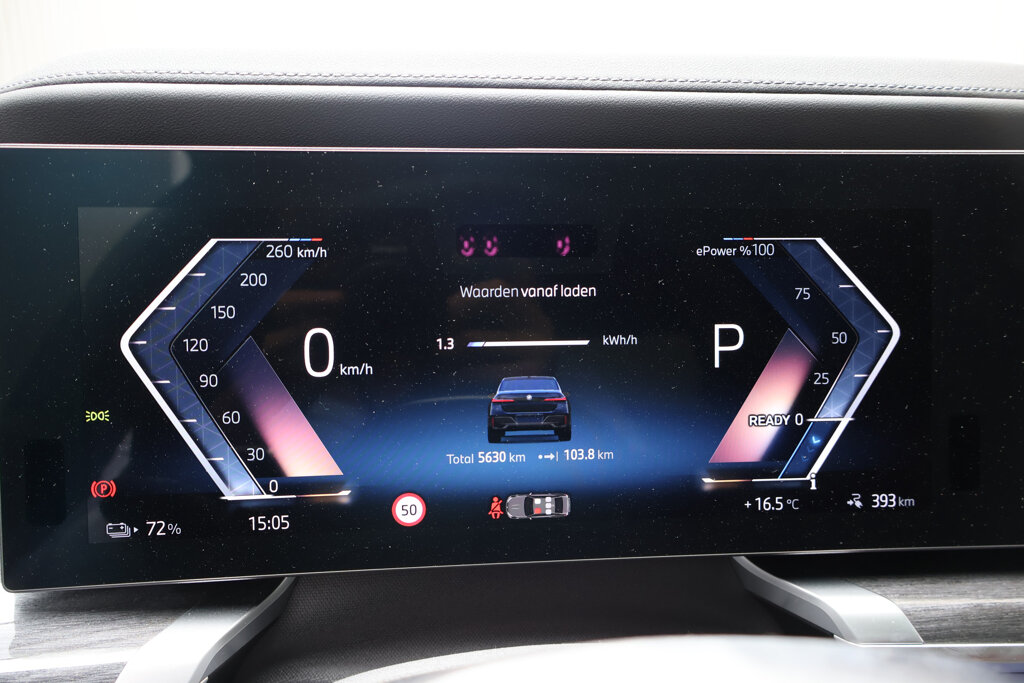 BMW i7 28