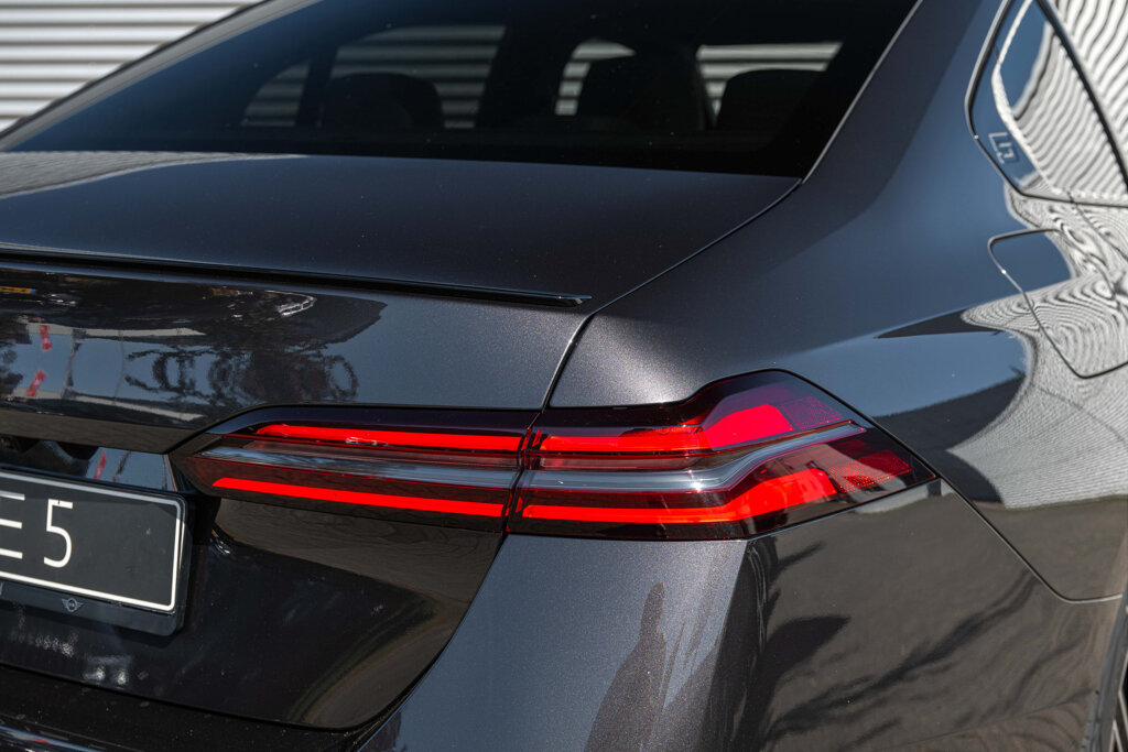 BMW i5 15