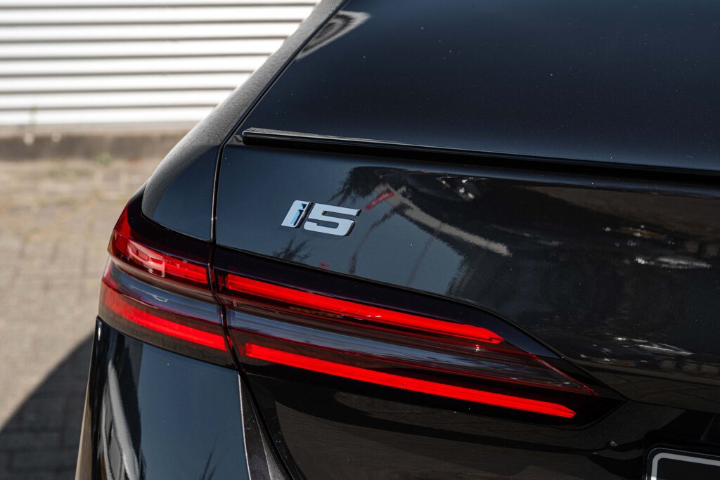 BMW i5 16