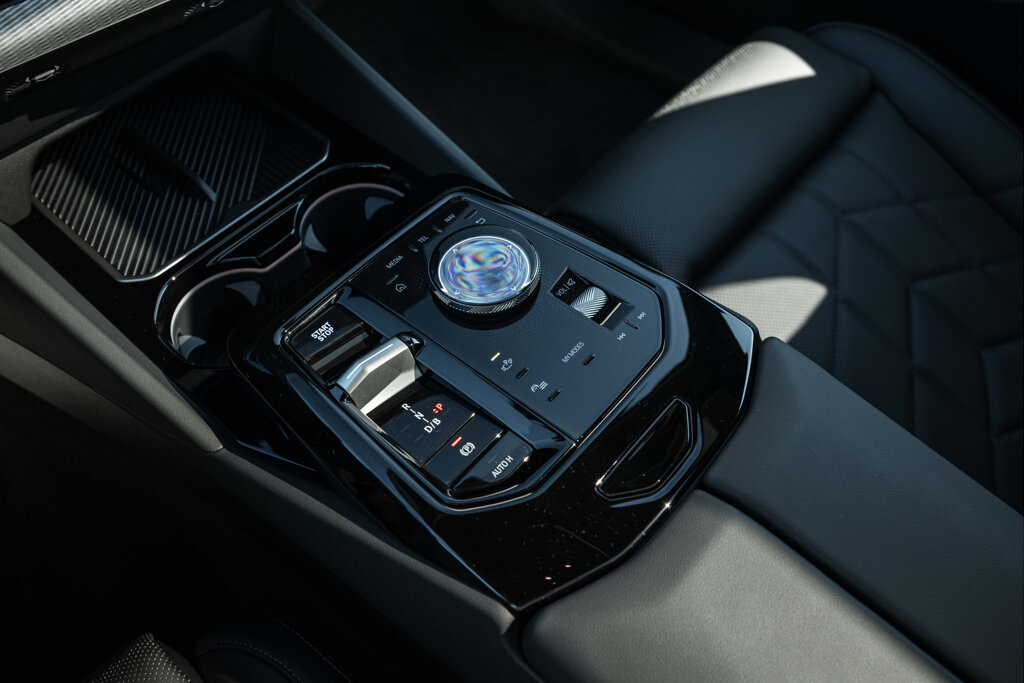 BMW i5 21