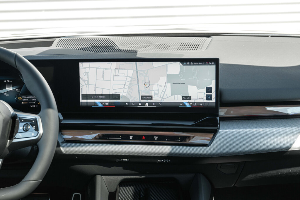 BMW i5 39