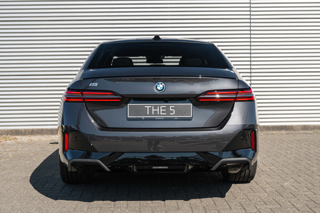 BMW i5 40
