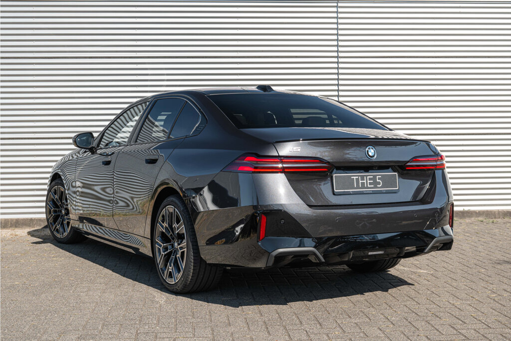 BMW i5 41