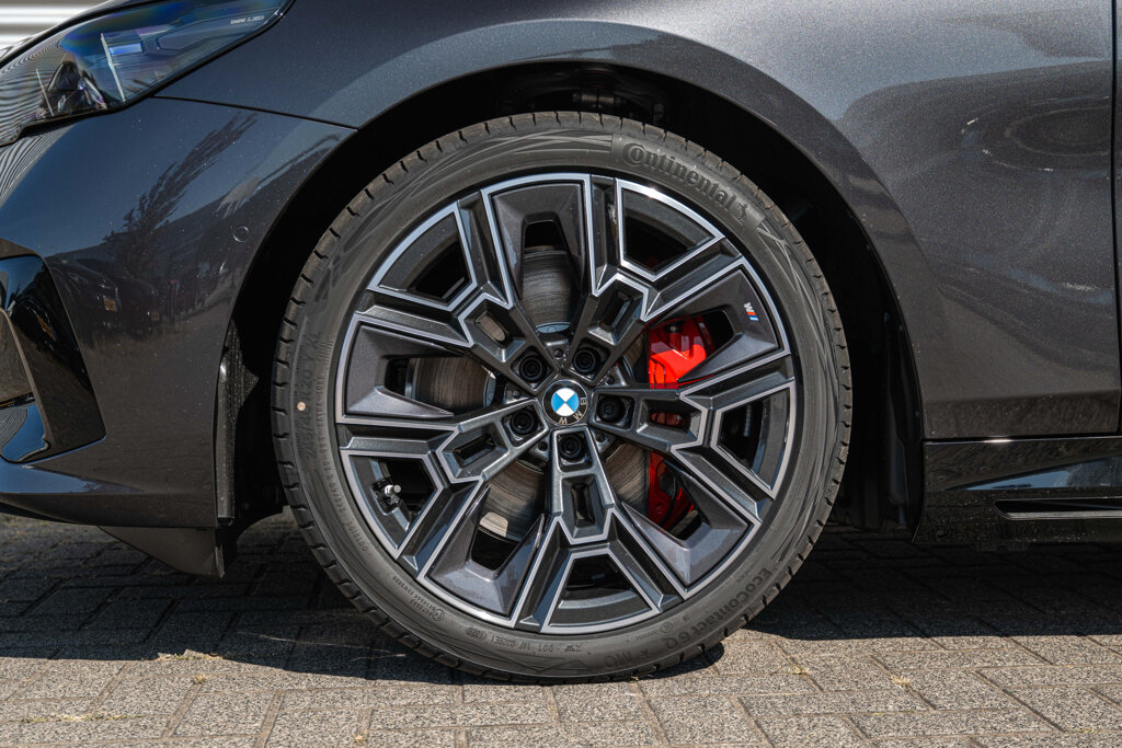 BMW i5 43