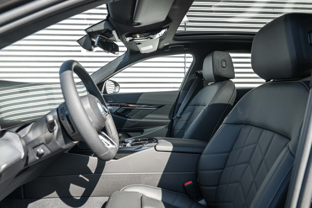 BMW i5 44