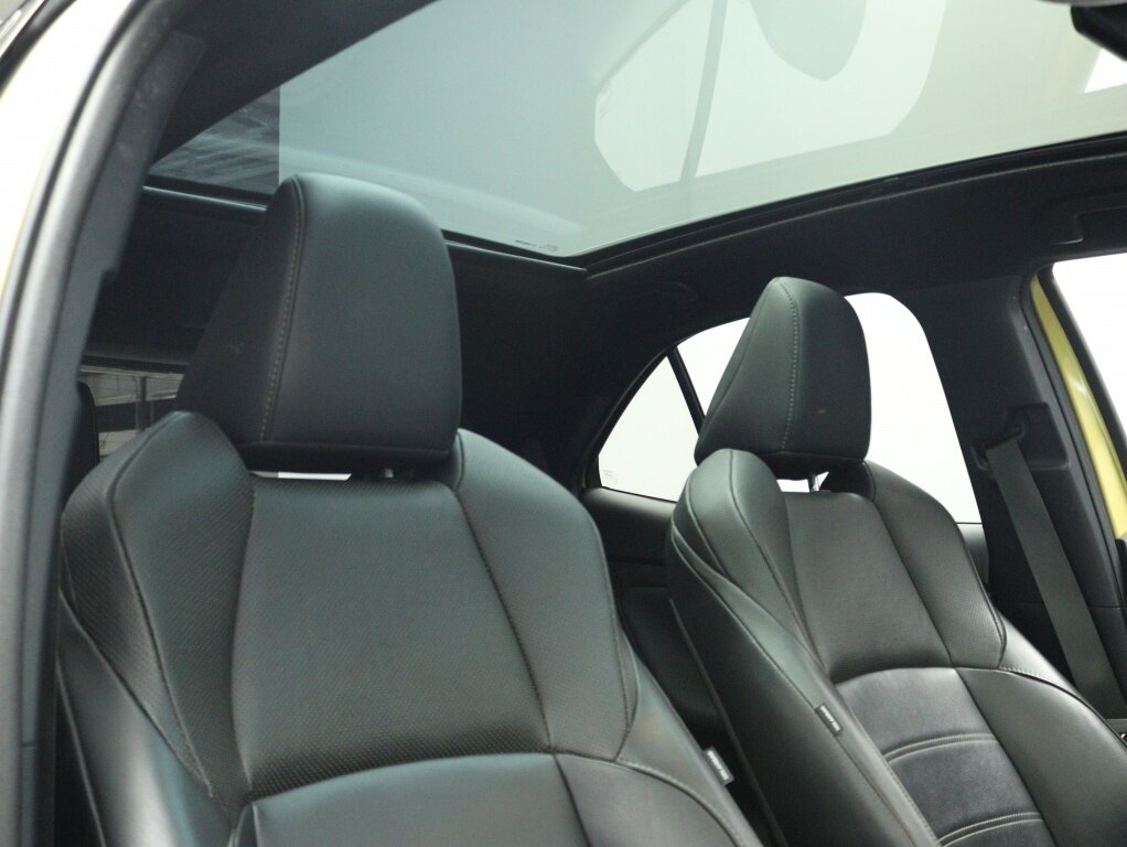Toyota Yaris Cross 1.5 Hybrid AWD | Leder | Panoramadak | 360 camera | Navigatie - Afbeelding 4