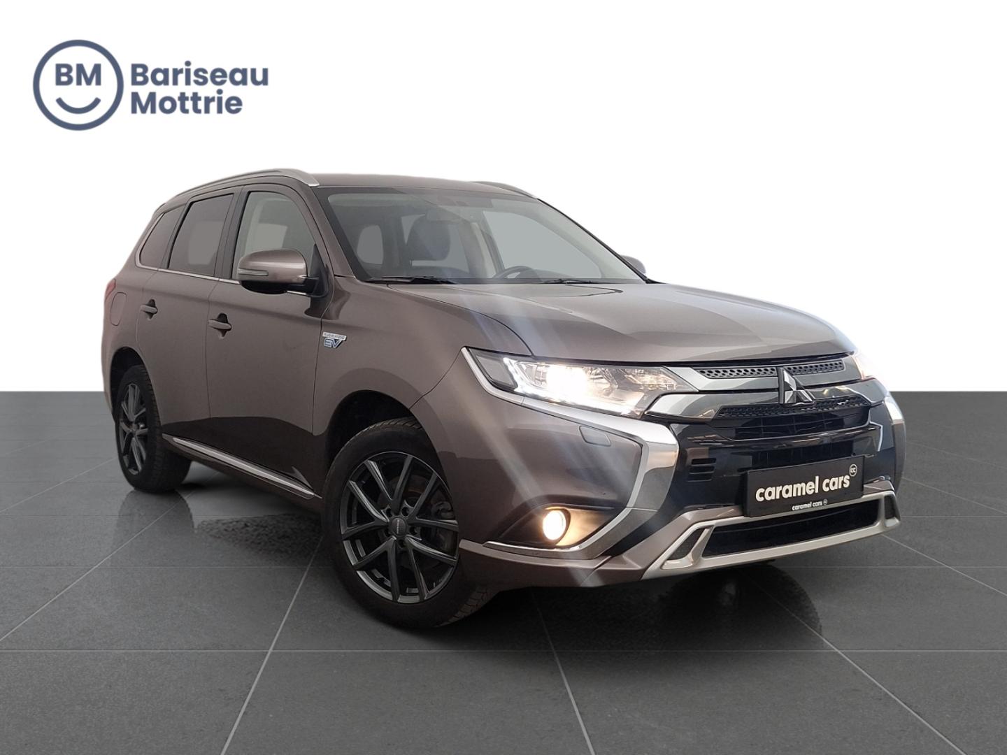 Mitsubishi Outlander 4X4 PLUG-IN HYBRID AUTOMAAT *ZETEL VERWARMING EN KOELING*DAB*GPS*CAMERA ACHTER*