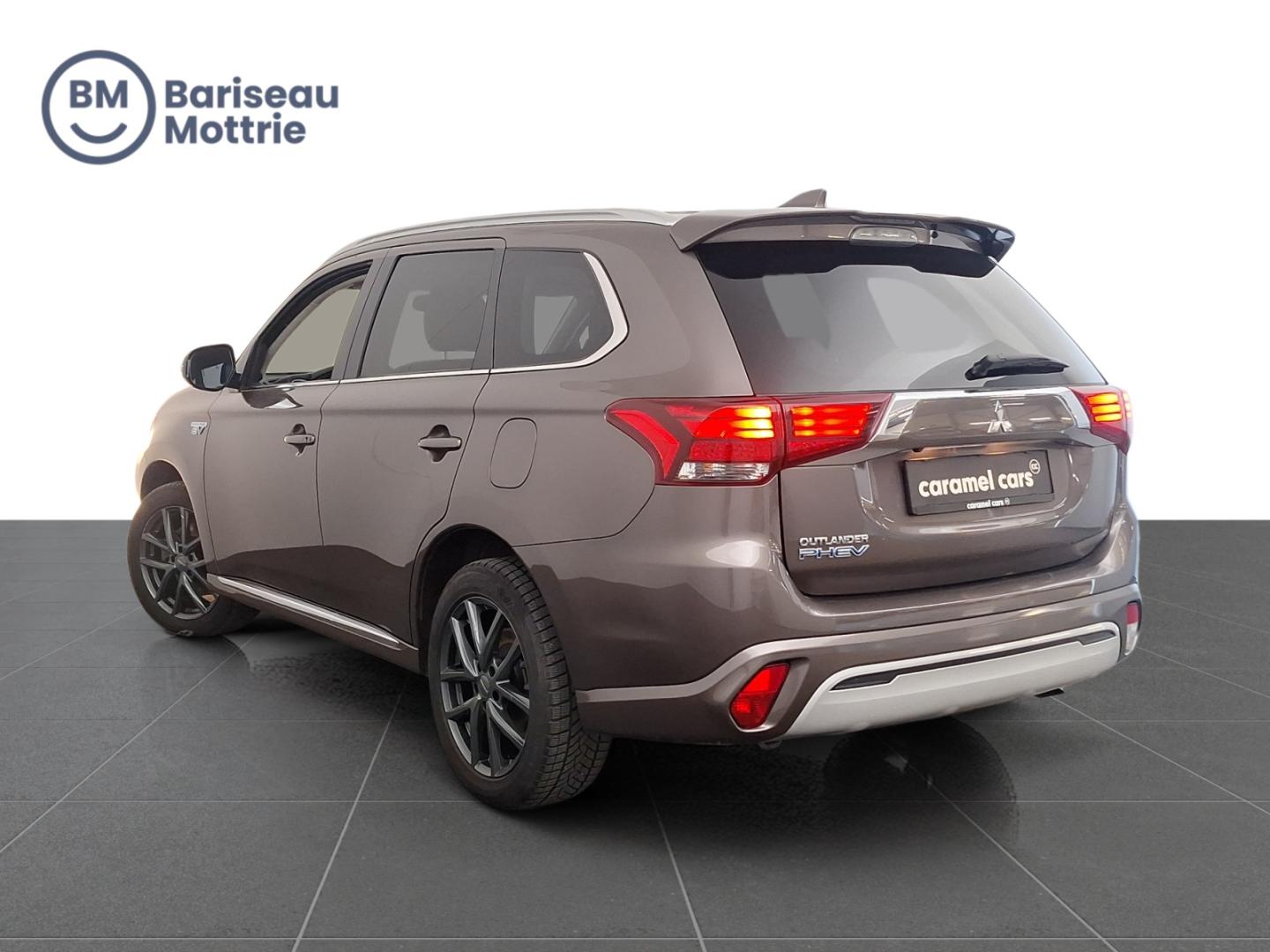 Mitsubishi Outlander 4X4 PLUG-IN HYBRID AUTOMAAT *ZETEL VERWARMING EN KOELING*DAB*GPS*CAMERA ACHTER* - Afbeelding 4
