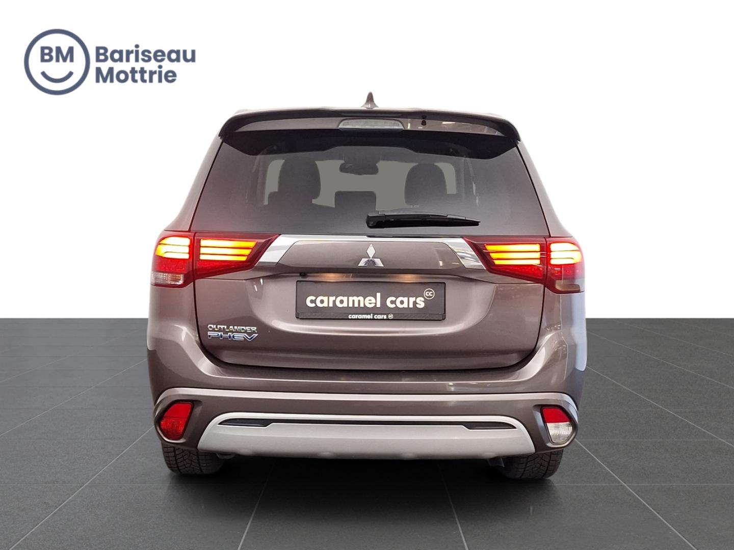 Mitsubishi Outlander 4X4 PLUG-IN HYBRID AUTOMAAT *ZETEL VERWARMING EN KOELING*DAB*GPS*CAMERA ACHTER* - Afbeelding 5