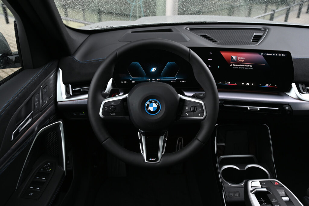 BMW iX1 6