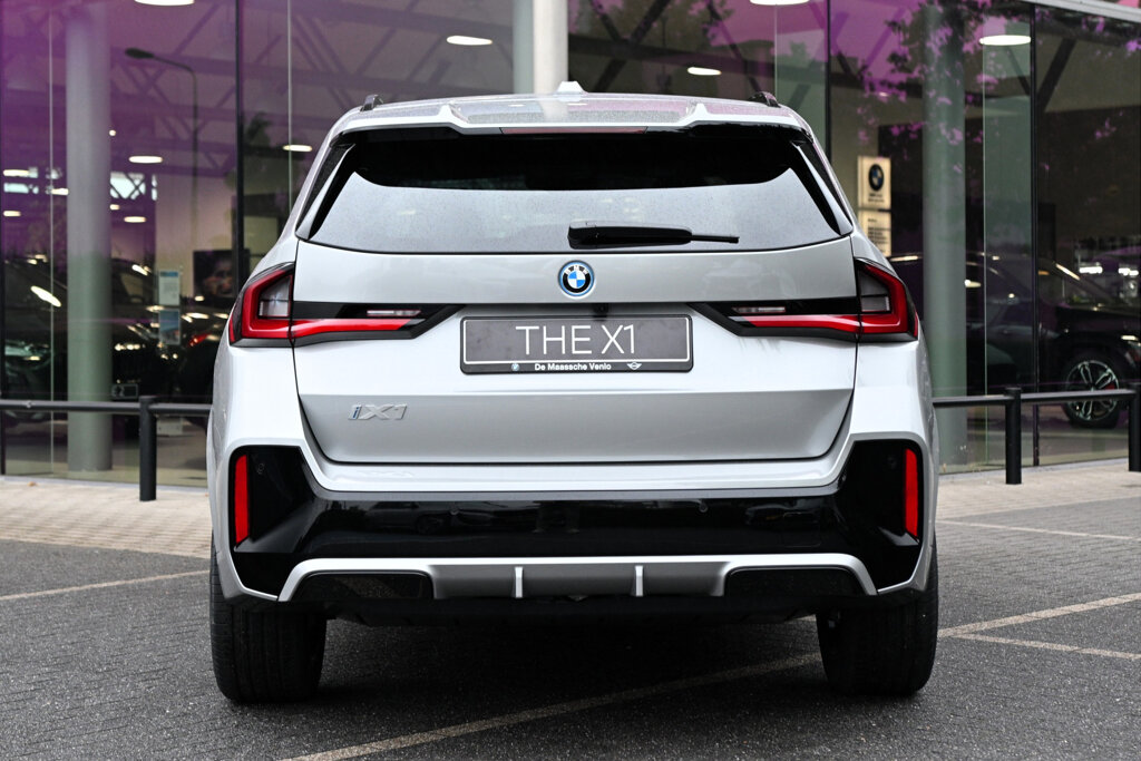 BMW iX1 9