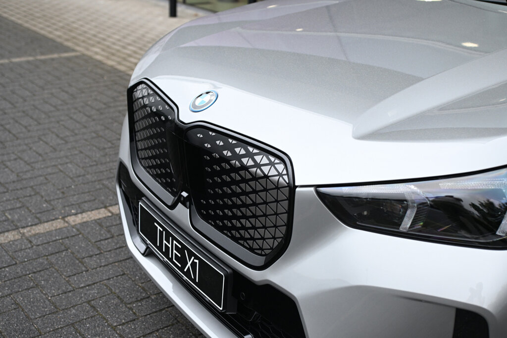 BMW iX1 14