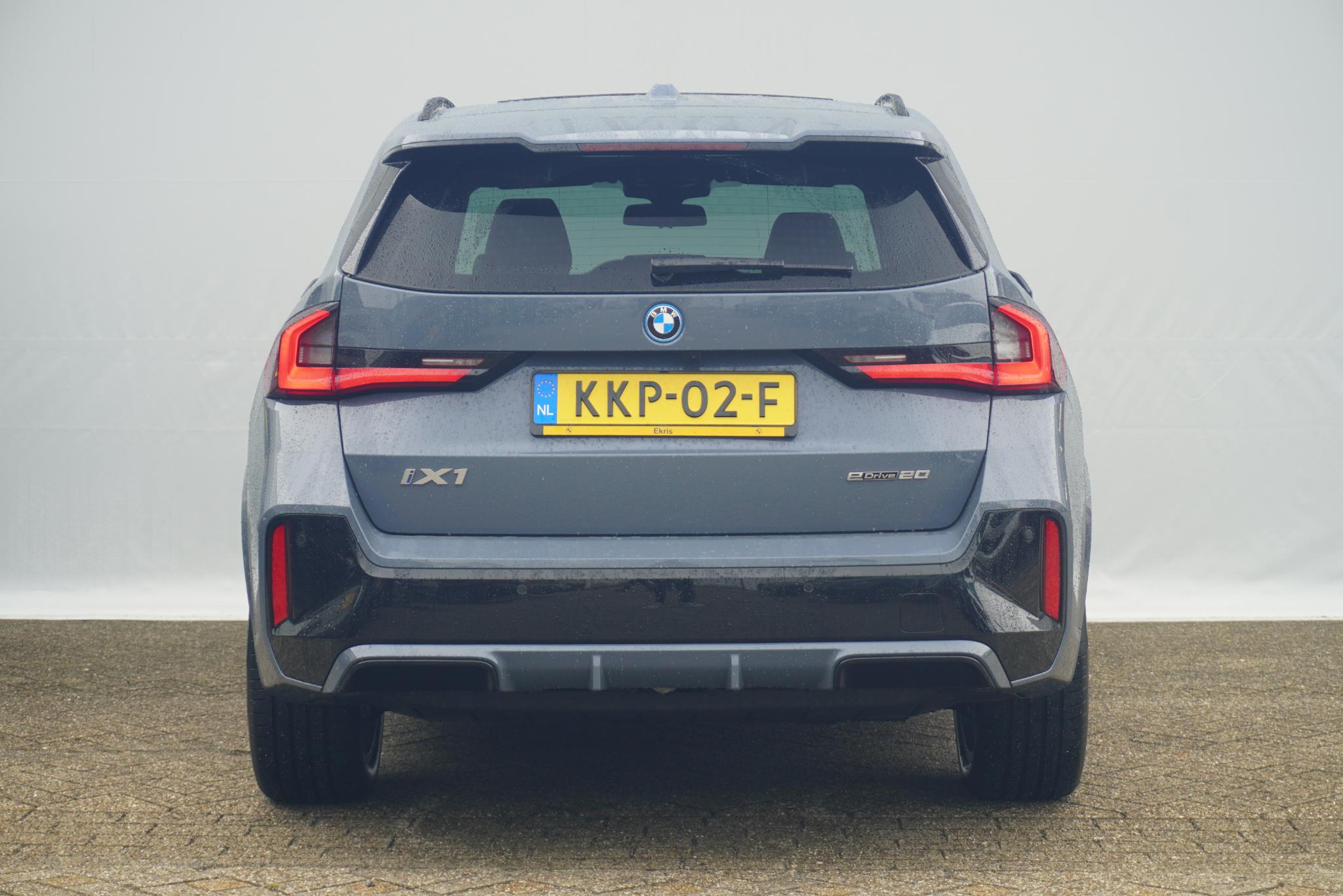 BMW iX1