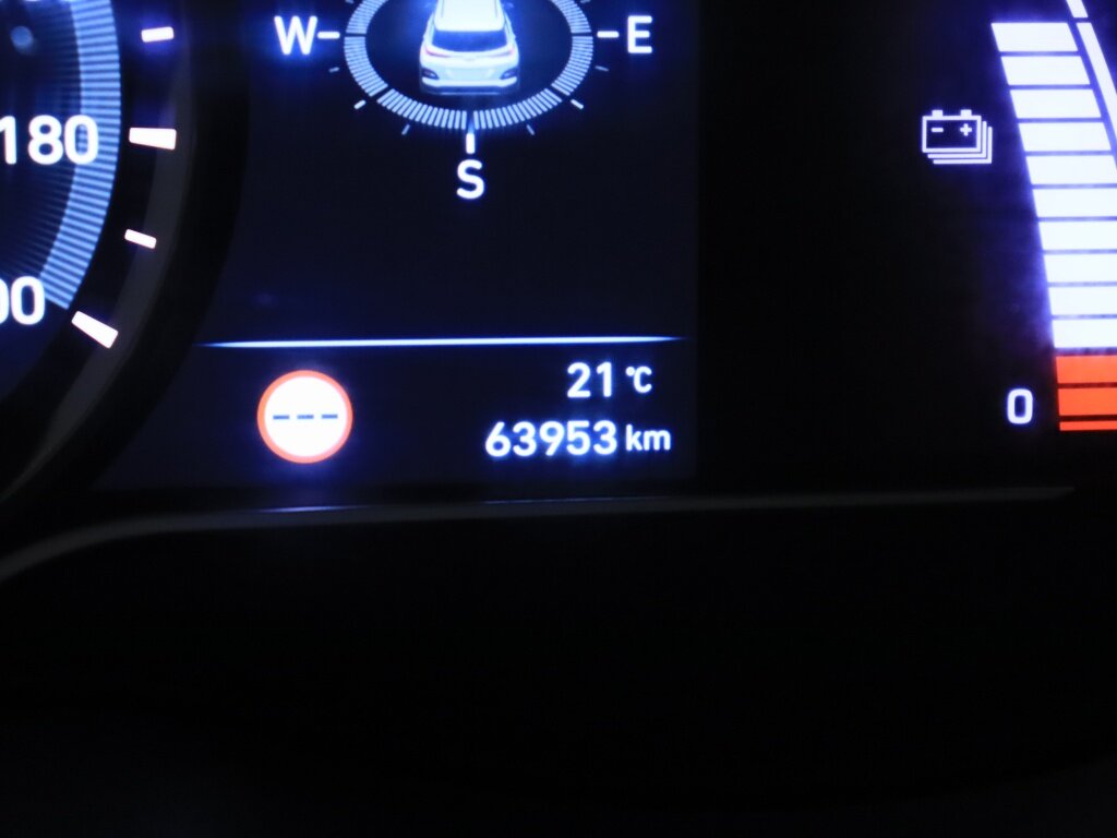 Hyundai Kona EV Premium 64 kWh | Afn. Fietsendragerhaak | Stoelverwarming | Navigatie | - Afbeelding 4