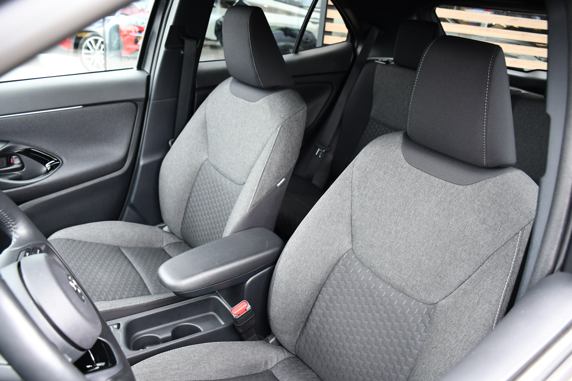Toyota Yaris Cross 1.5 Hybrid 115 Dynamic Limited Automaat 116pk - Afbeelding 2