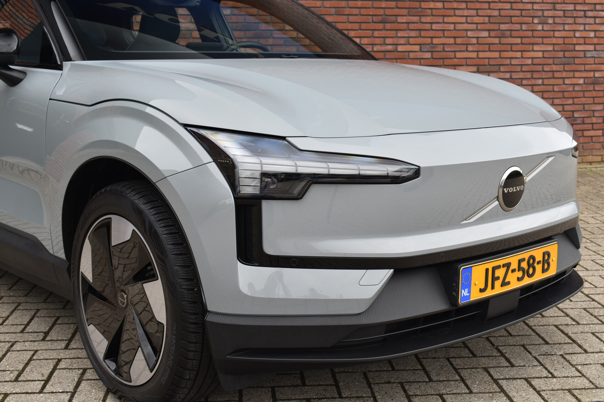 Volvo EX30 Extended Range 272PK Plus 69 kWh - Afbeelding 2