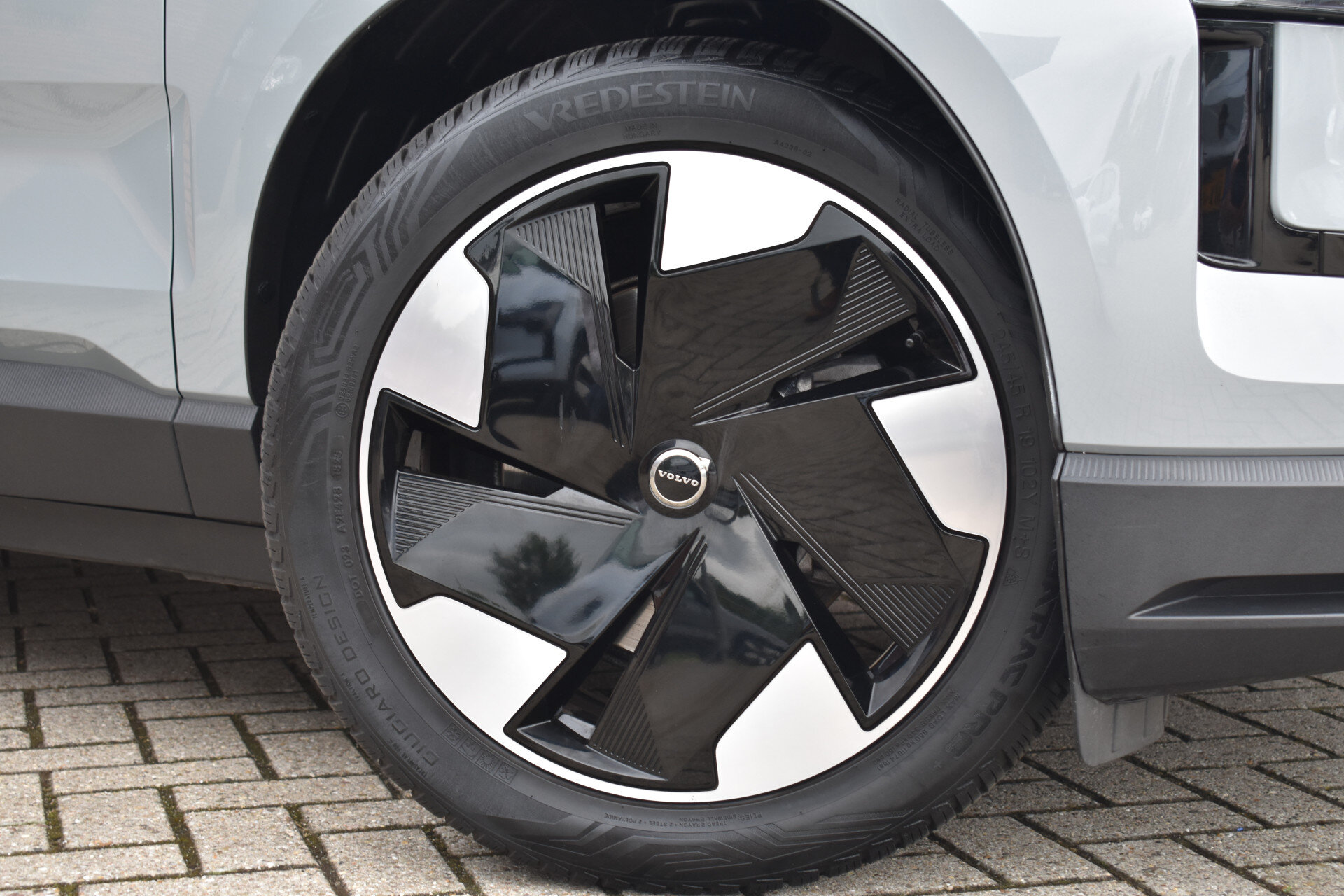 Volvo EX30 Extended Range 272PK Plus 69 kWh - Afbeelding 3
