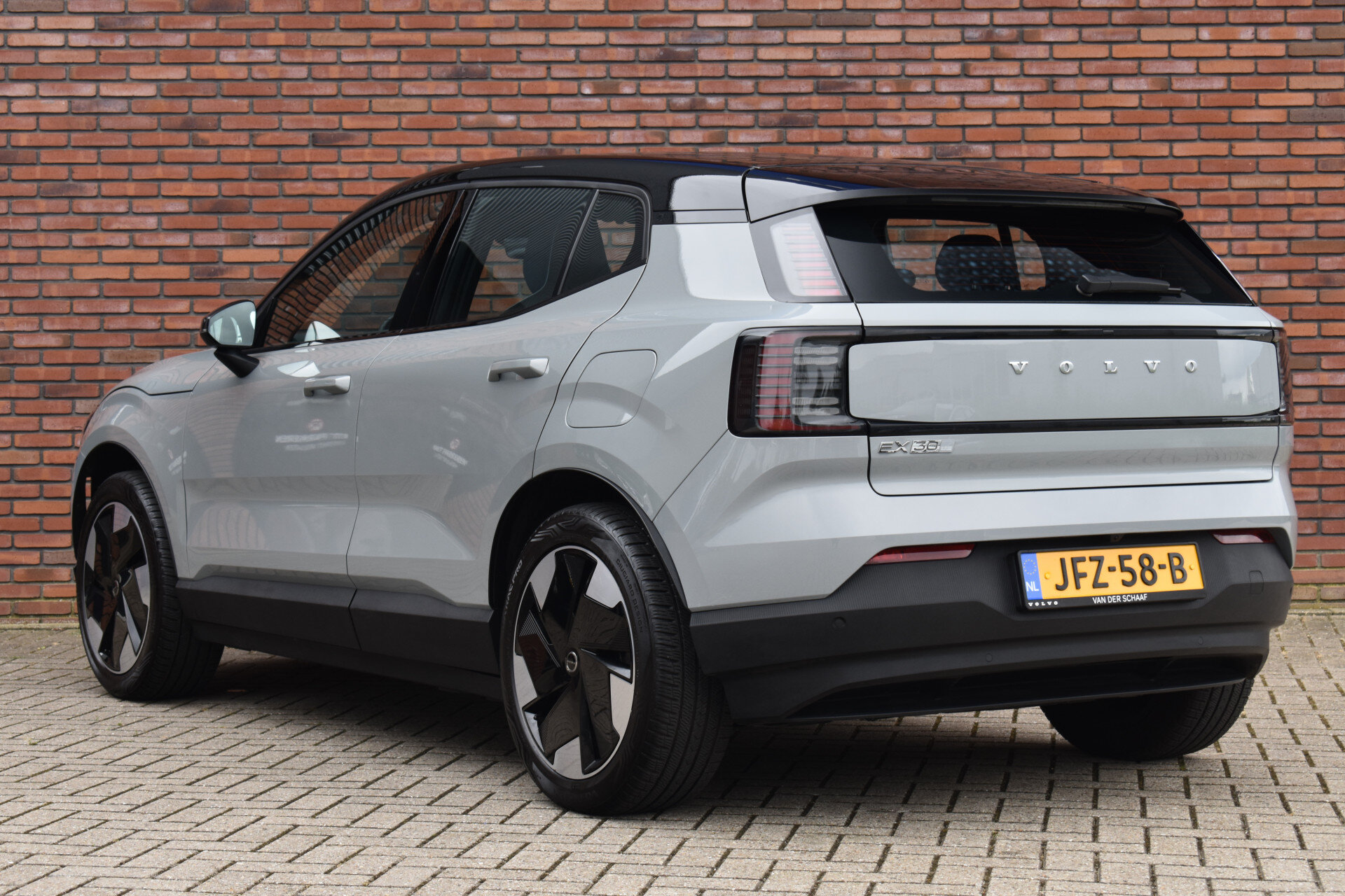 Volvo EX30 Extended Range 272PK Plus 69 kWh - Afbeelding 4