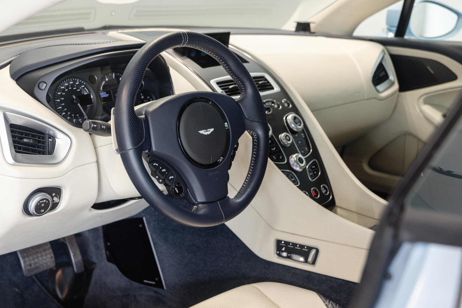Aston Martin Vanquish ZAGATO SHOOTING BRAKE 1 of 99 - Afbeelding 3