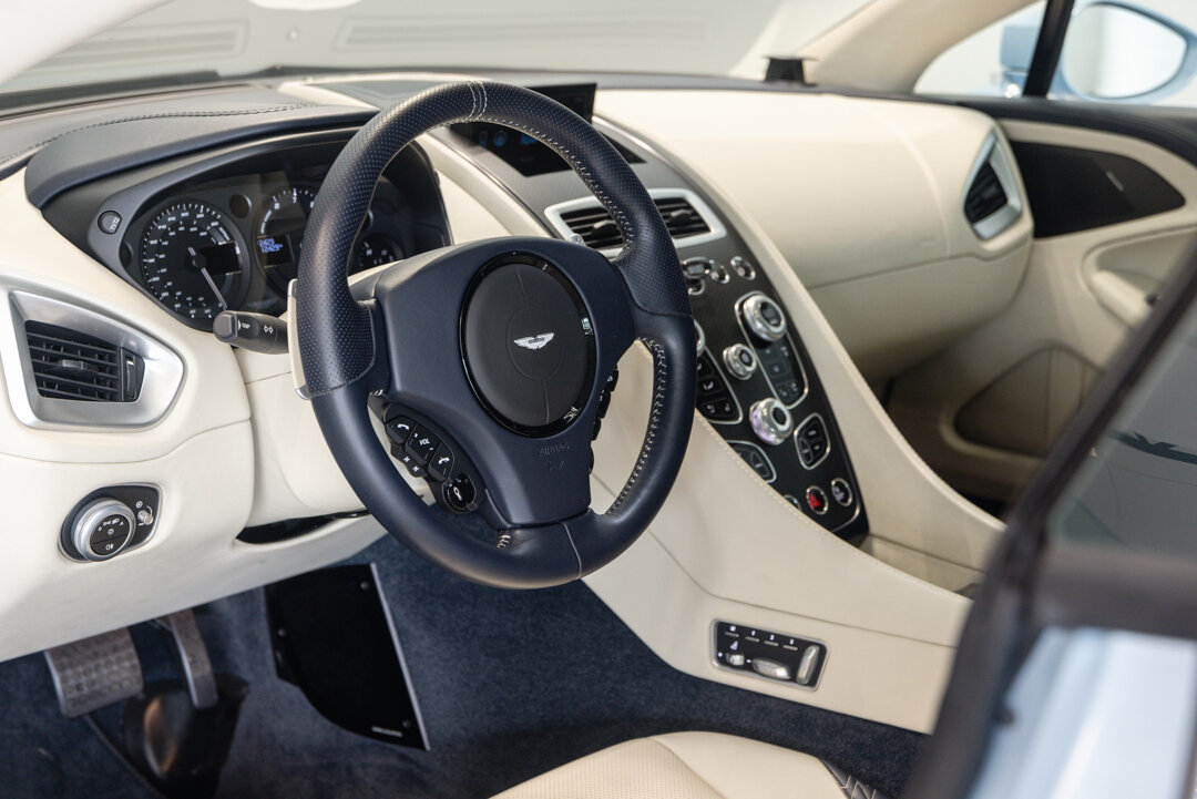 Aston Martin Vanquish - foto 3
