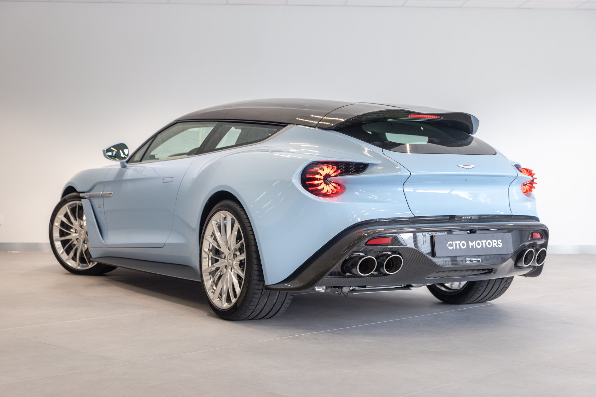 Aston Martin Vanquish - foto 6