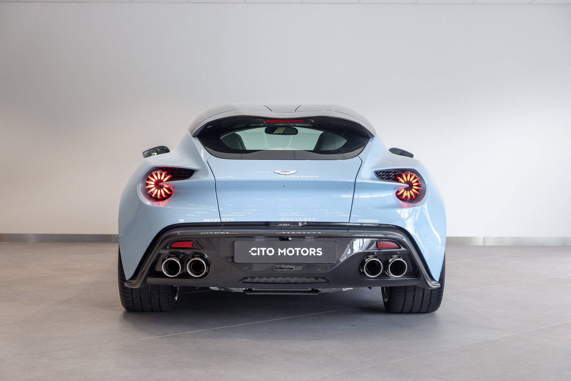 Aston Martin Vanquish - foto 9