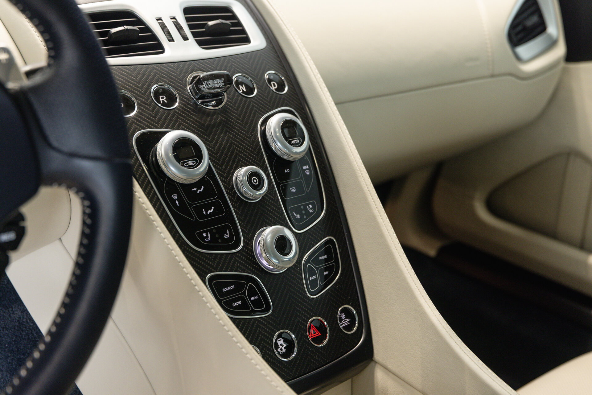 Aston Martin Vanquish - foto 14