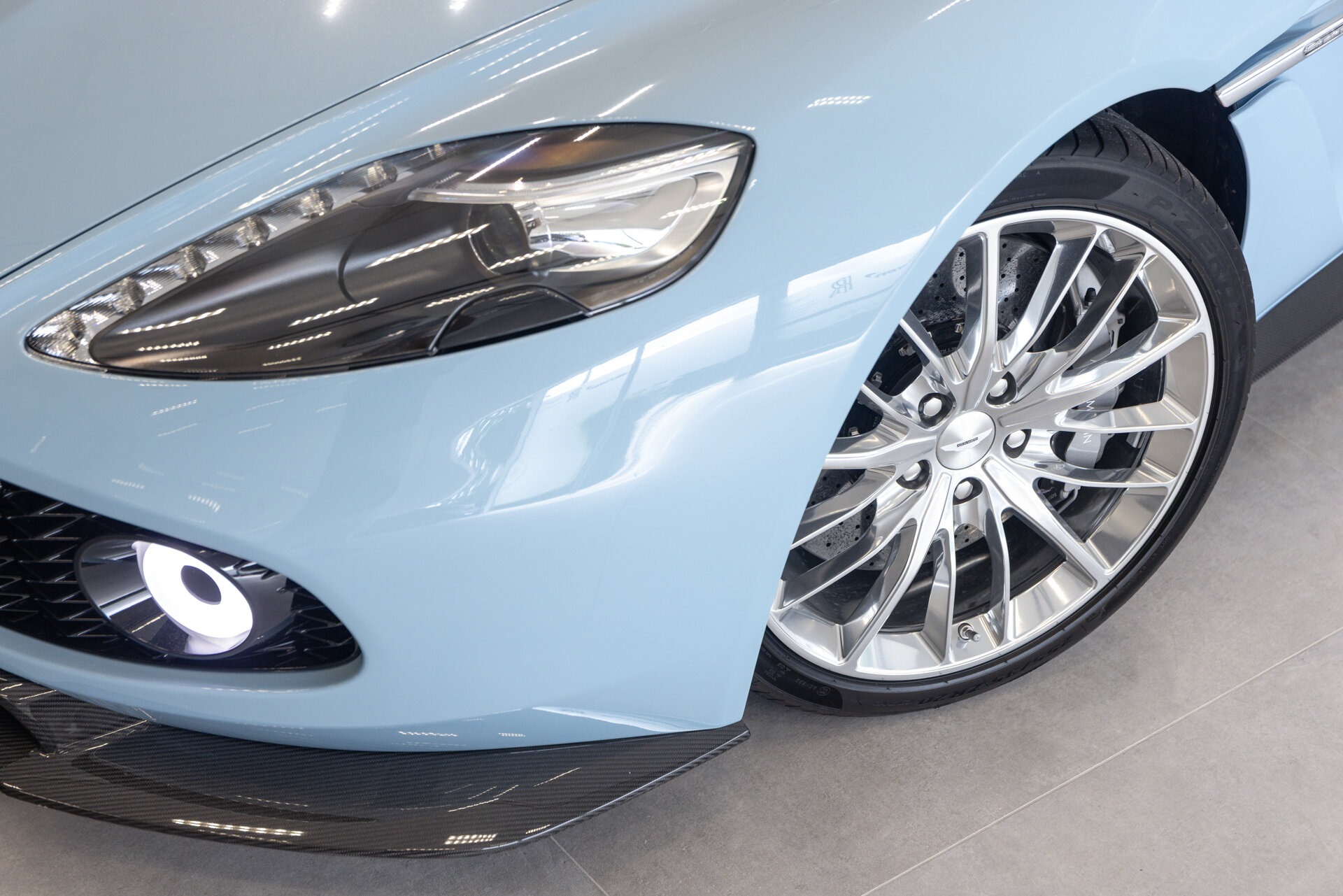 Aston Martin Vanquish - foto 16