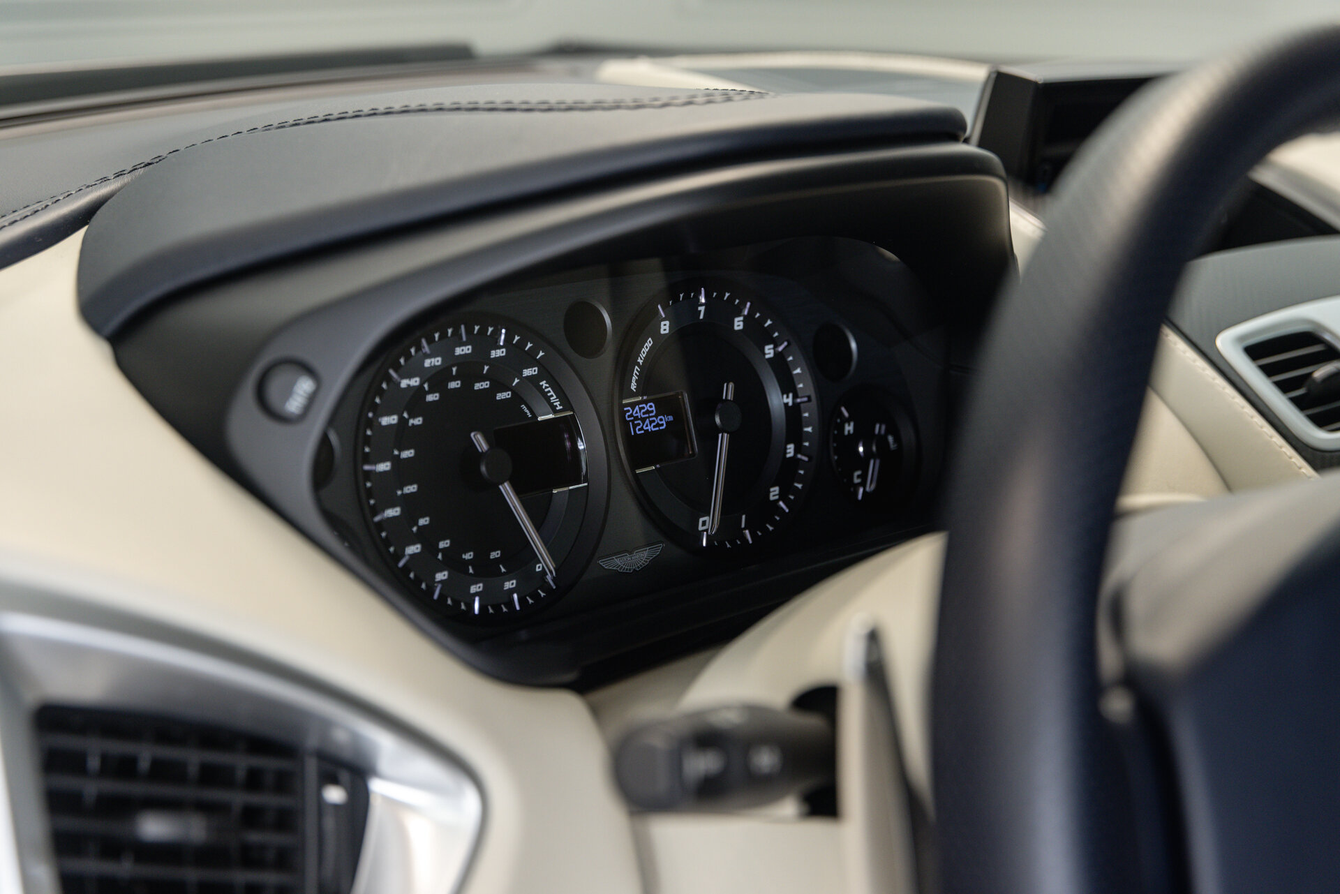 Aston Martin Vanquish - foto 19