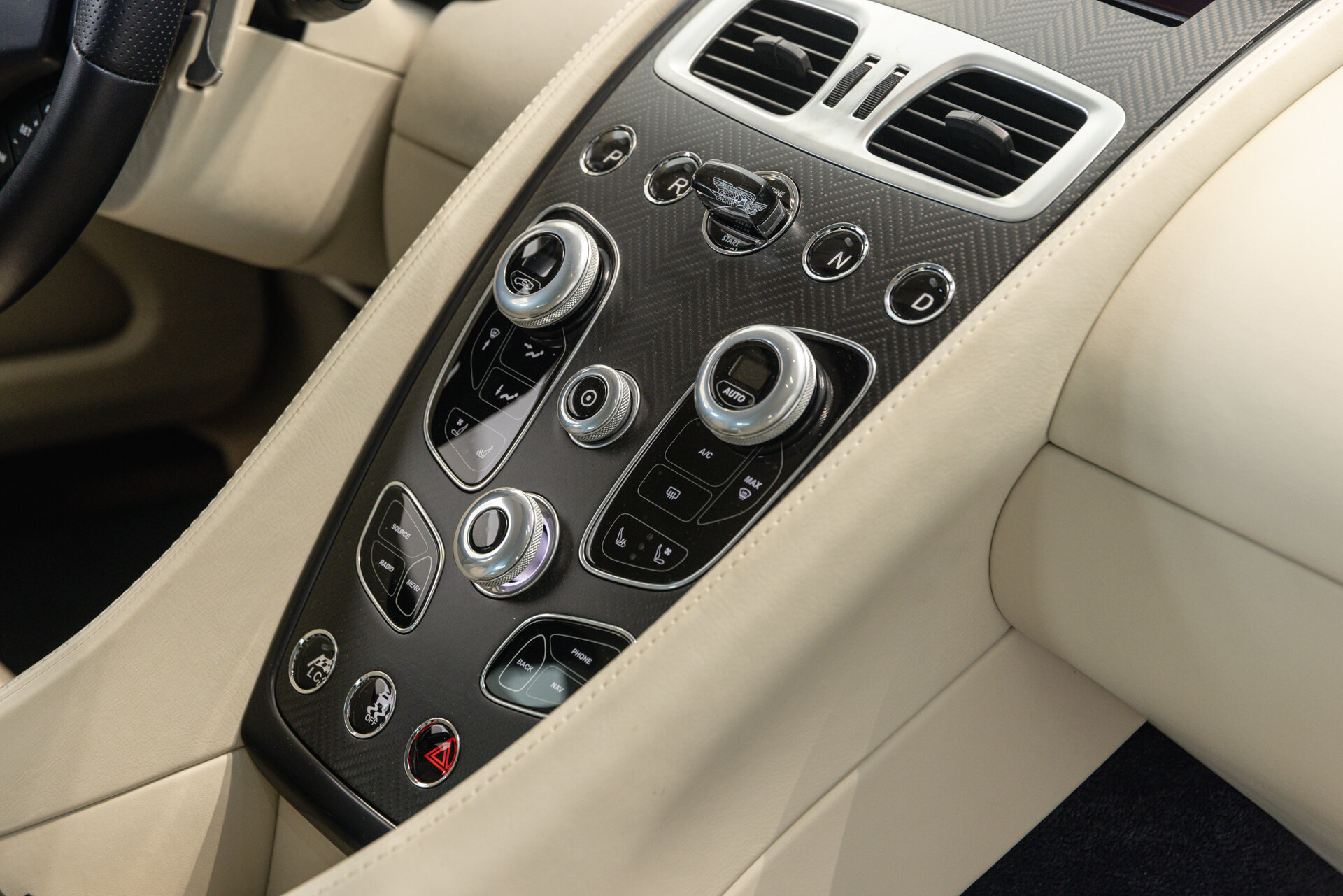 Aston Martin Vanquish - foto 27