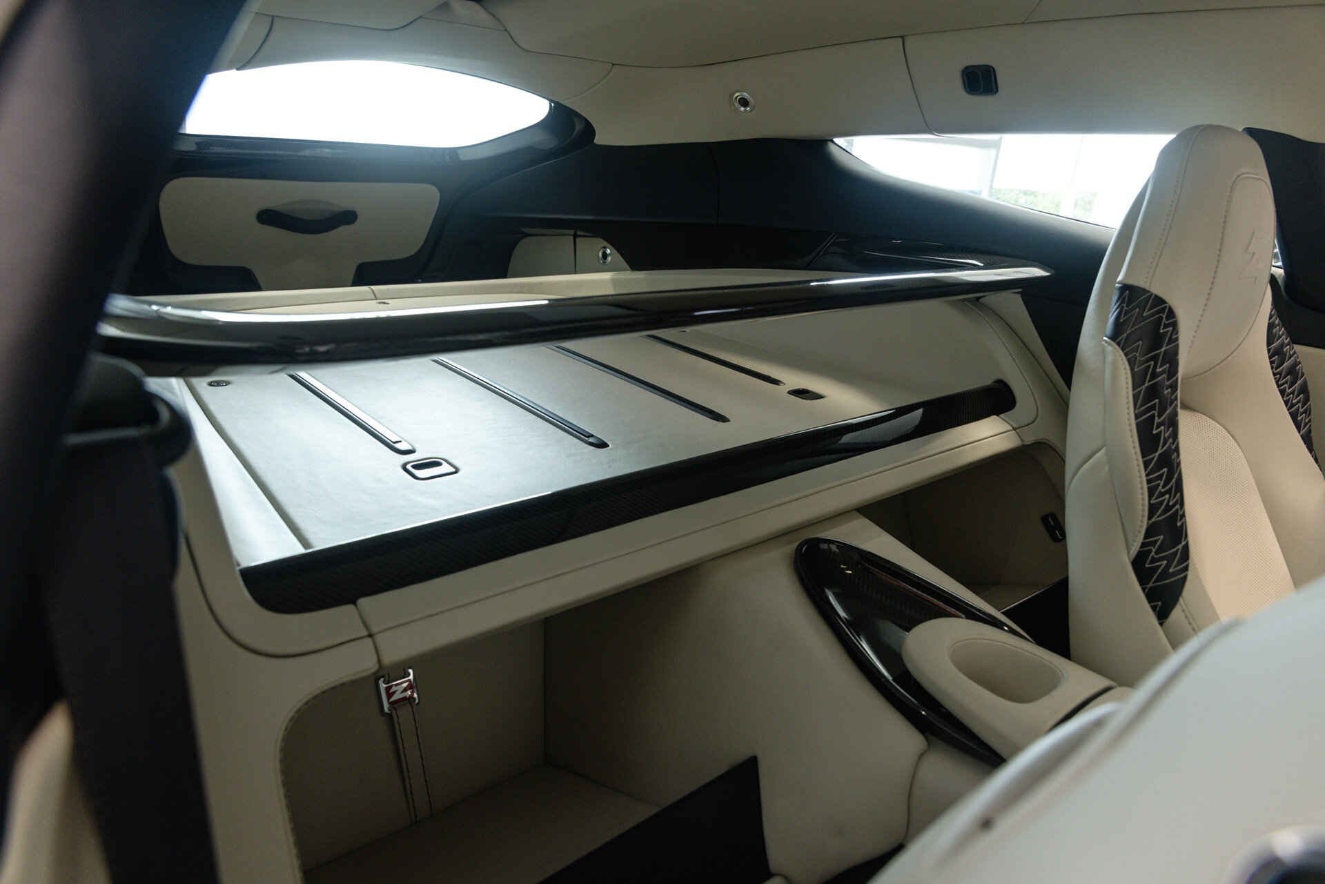 Aston Martin Vanquish - foto 28