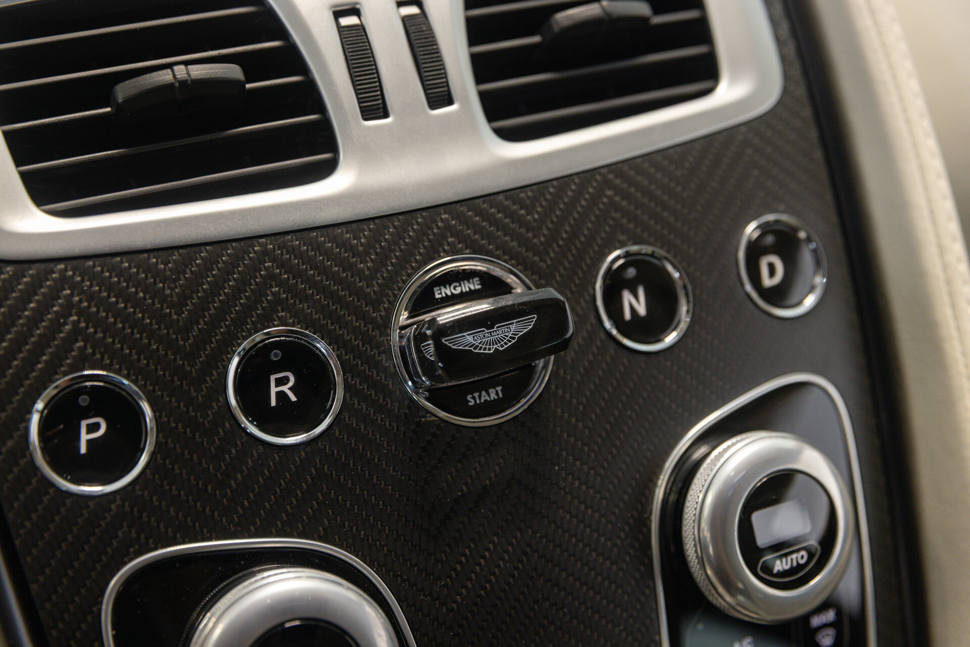 Aston Martin Vanquish - foto 33