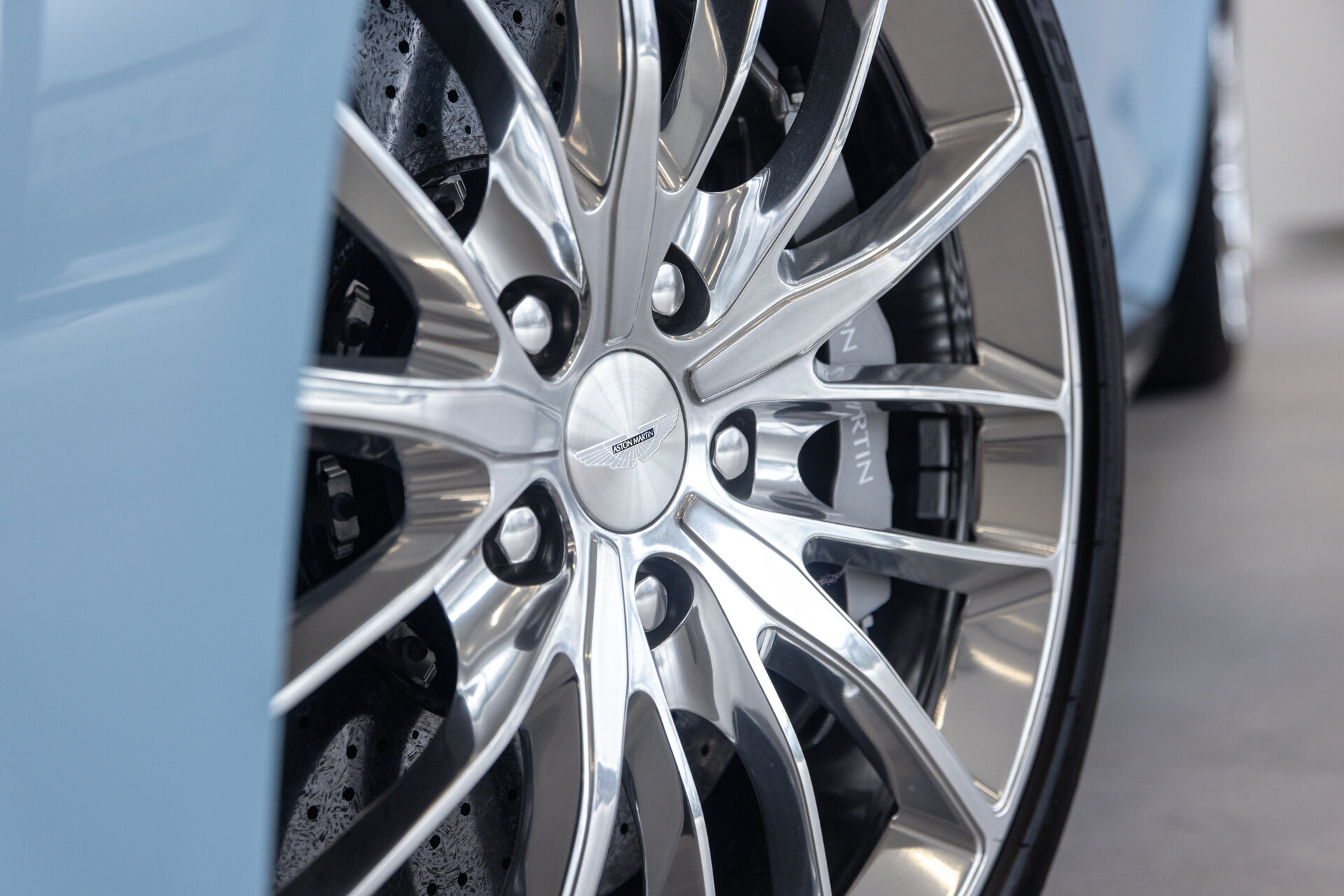 Aston Martin Vanquish - foto 34